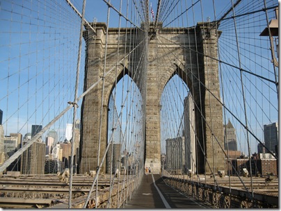 Brooklyn Bridge Arch in Sun